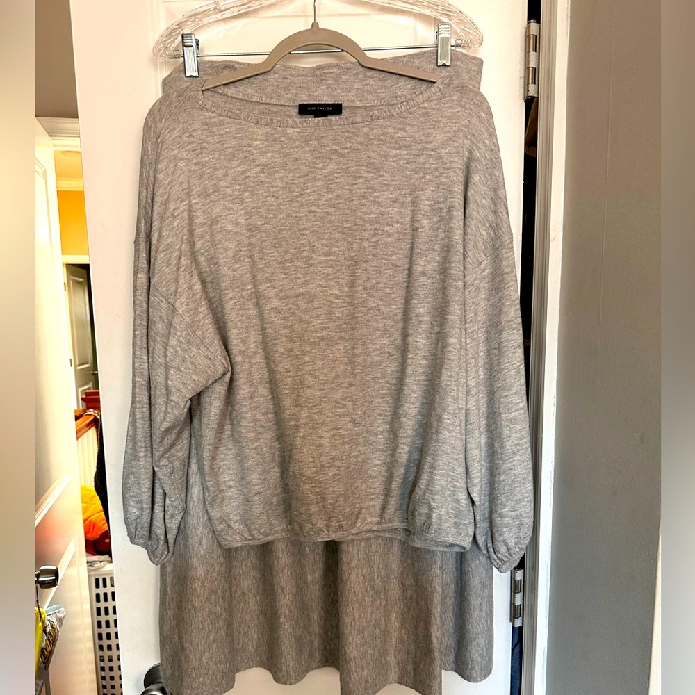 Two piece Ann Taylor knit skirt set